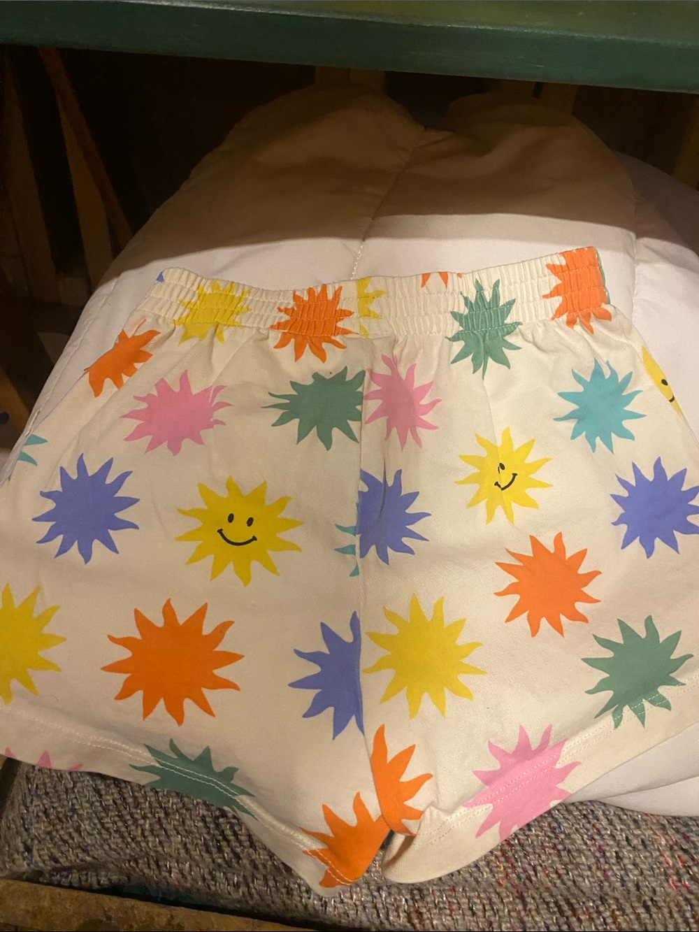 Hanna Andersson Cream Shorts with Multicolor Sunburst Print